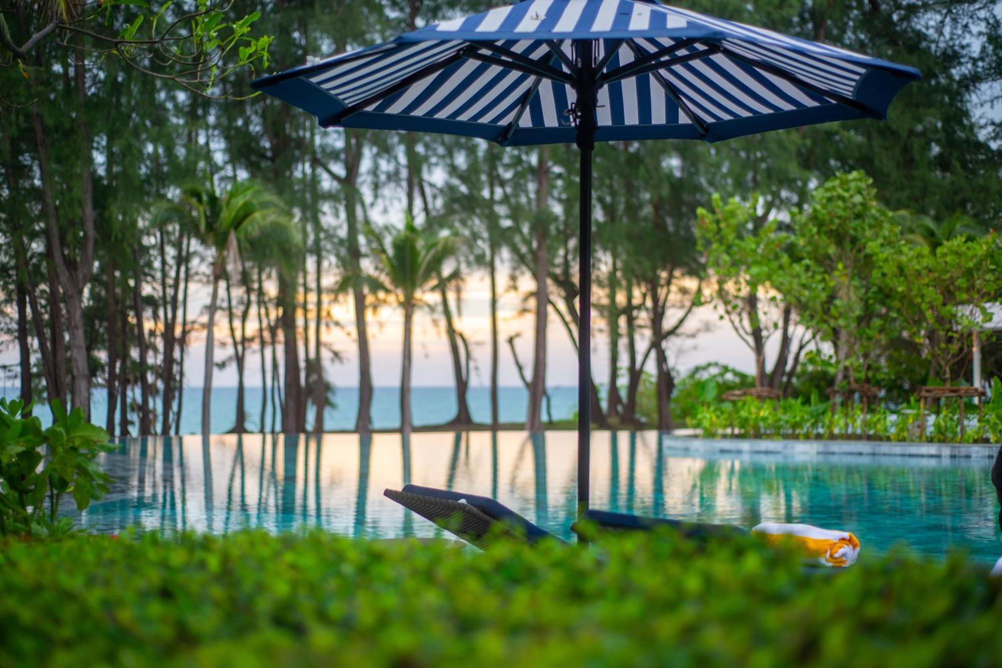 Le Meridien Phuket Mai Khao Beach Resort Esterno foto